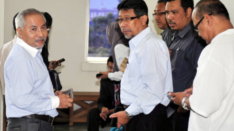 Former Selangor Mentris Besar agree to settle defamation suits through mediation process