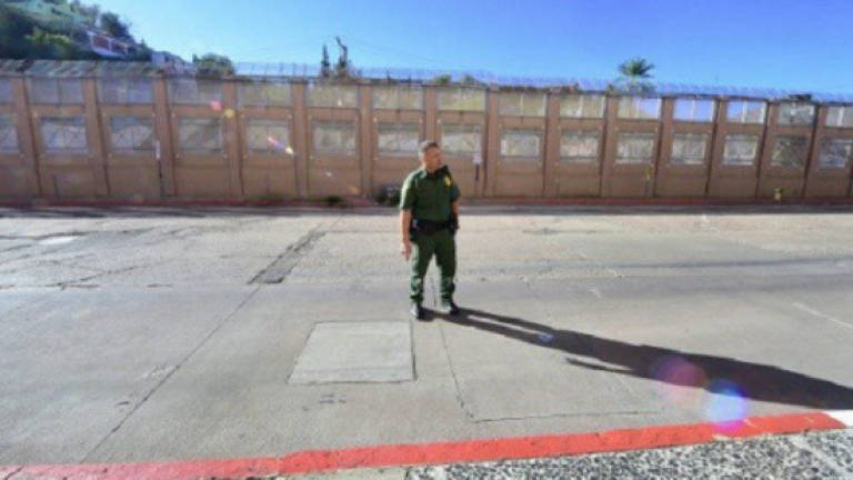 US border town shrugs off Trump's Mexico wall plan