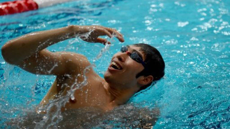 Japan's Hagino aims to end Phelps era