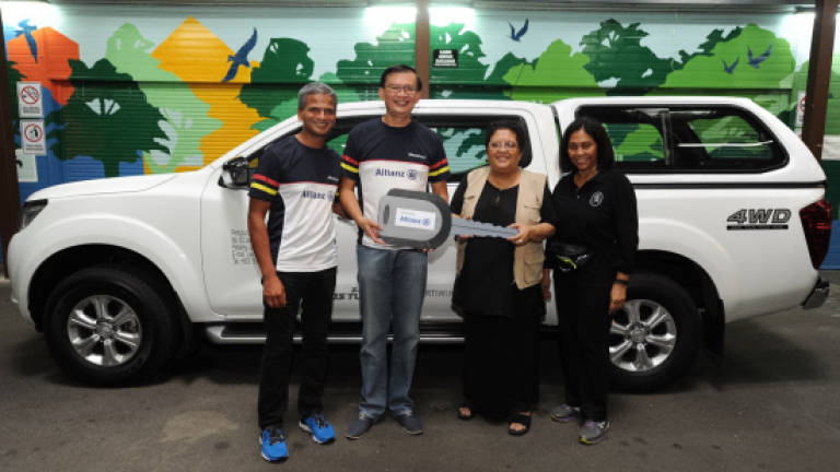Allianz Malaysia donates four-wheel drive pickup truck to Pertiwi