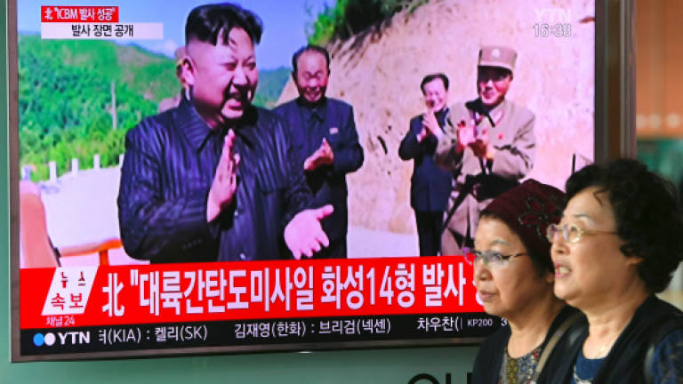 North Korea leader holds off on Guam missile plan (Updated)