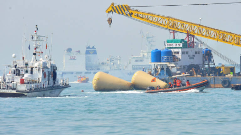 S. Korea flags long wait for Sewol ferry salvage
