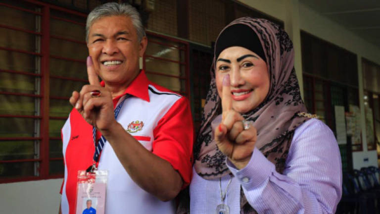 Zahid casts vote in Bagan Datuk