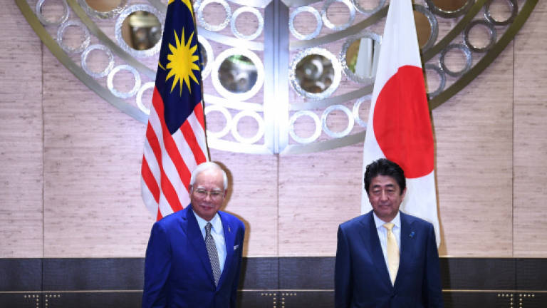 Najib meets Japanese premier in Manila