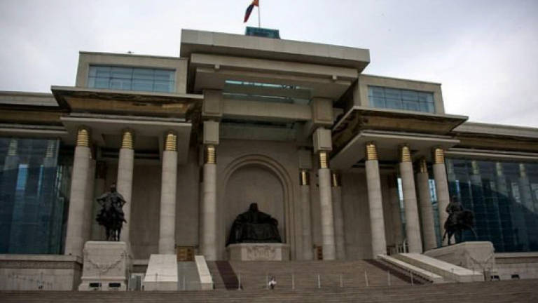 Mongolia parliament votes out PM, cabinet