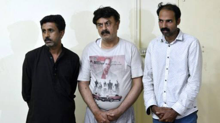 Pakistan officials arrest gang in spinal fluid scam