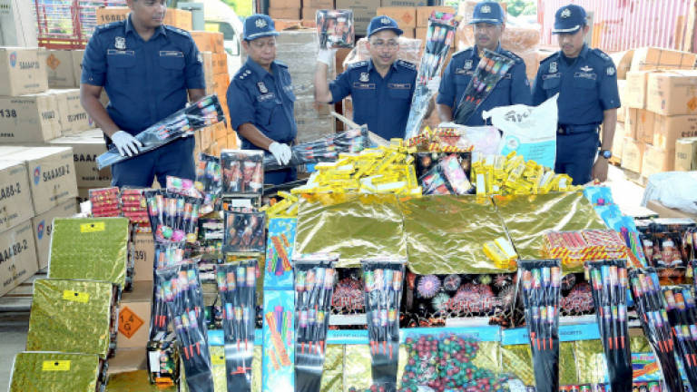 Kedah customs seizes RM700,754 worth of firecrackers, fireworks