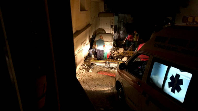 Two dead after quake hits Italy holiday island (Updated)