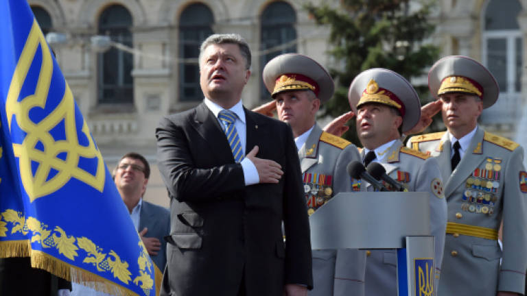 Poroshenko rallies thousands in 'battle for Ukraine'