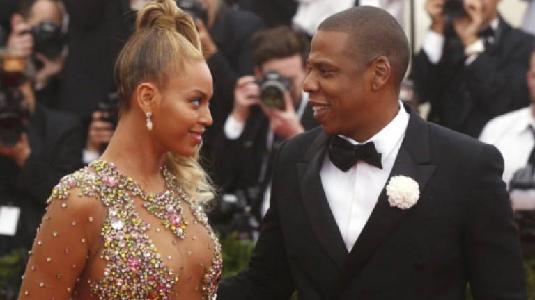 After brief wait, Beyonce, Jay-Z take album to Spotify