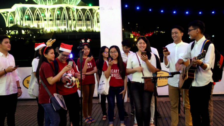 Christmas carolling heightens festive atmosphere at Kuching Waterfont