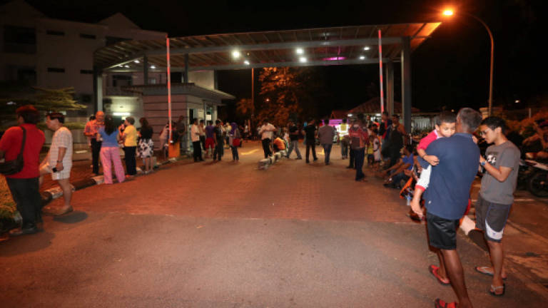 Johor, Selangor residents panic over tremors from Indonesian earthquake Johor, Selangor residents panic over tremors from Indonesian earthquake