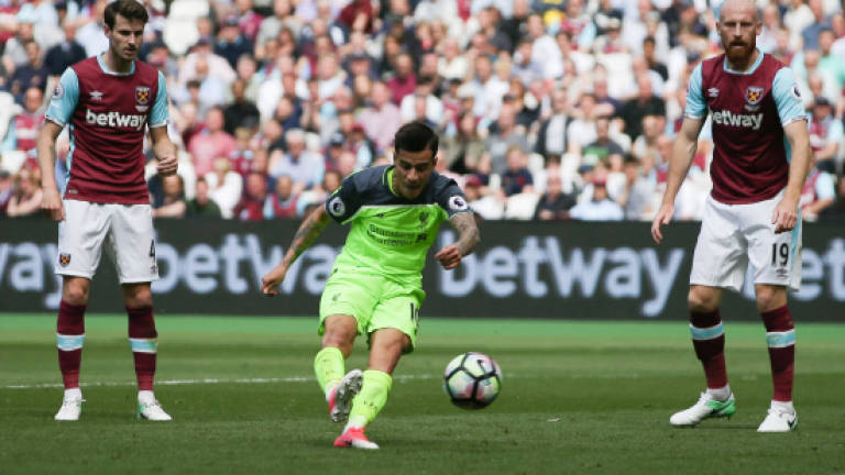 Coutinho masterclass lifts Reds back to third