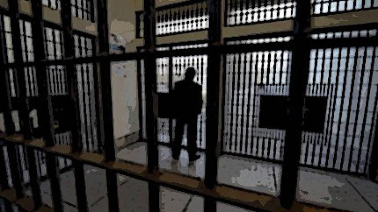 Zimbabwe pardons 3,000 prisoners to clear packed jails