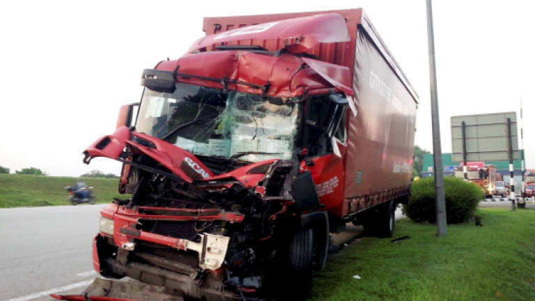 Lorry rams into road divider after driver suffered heart attack