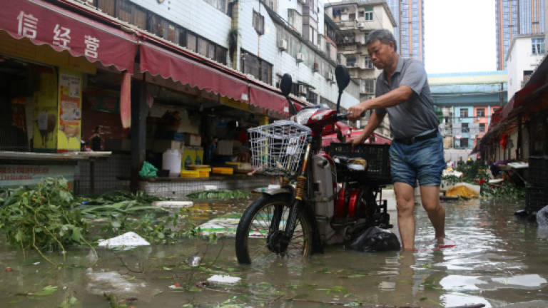 Typhoon Meranti lashes China after pounding Taiwan