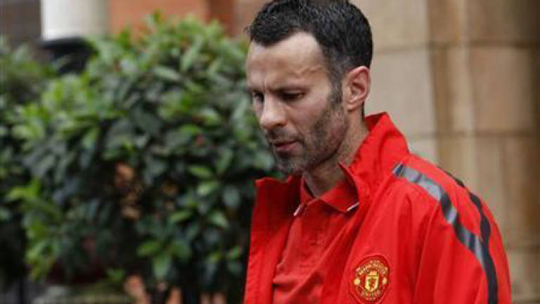 Giggs aims to revive troubled United after Moyes exit