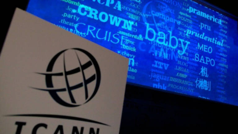 US government cuts cord on internet oversight