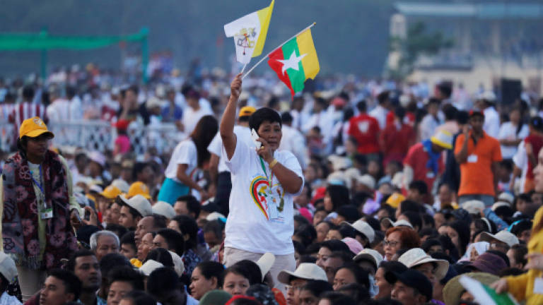 Pope to lead huge mass for Myanmar Catholics