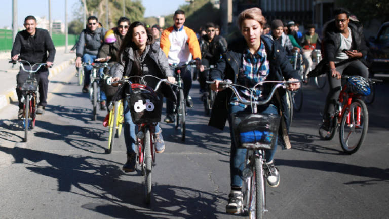 Iraq's 'cycling girls' ride for freedom