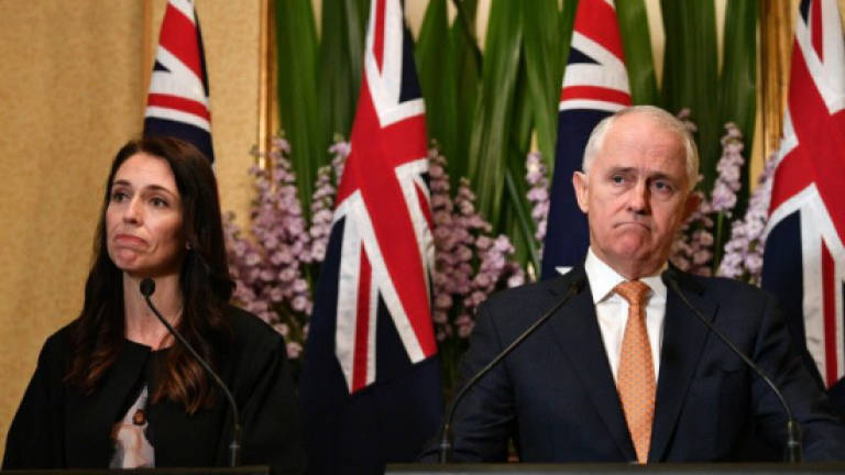 Australia snubs N.Zealand offer to take refugees on PNG