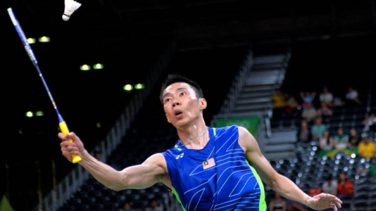 Lee Chong Wei back from brink to battle through