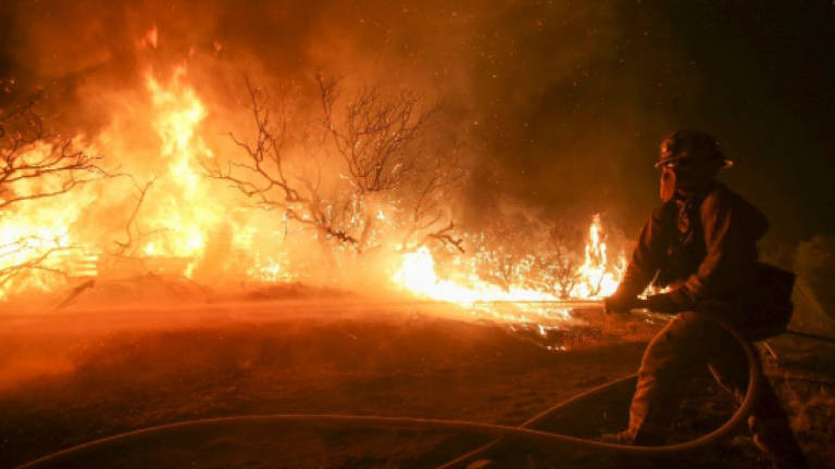 California wildfire puts 82,000 at risk