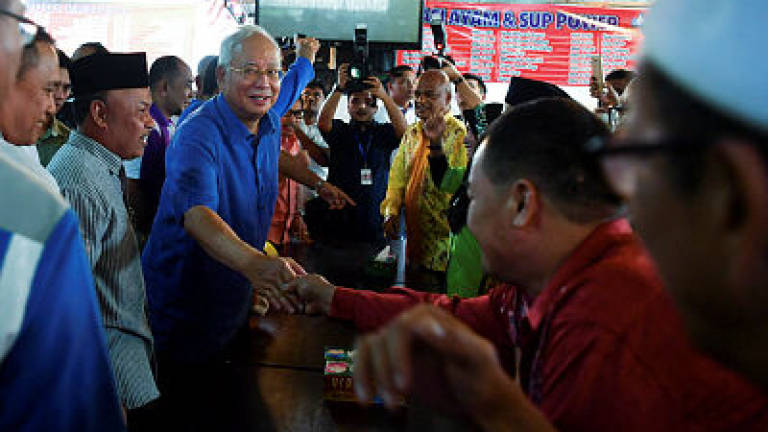 Najib's sunday morning visit brings cheer to Kerinchi residents