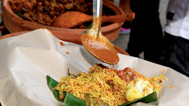 Popular nasi kandar eateries shutdown for poor hygiene