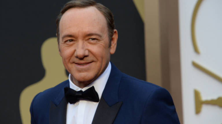 Kevin Spacey declares he lives life as a gay man
