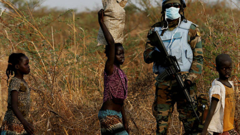 Sudan's Bashir urges Darfur displaced to return home