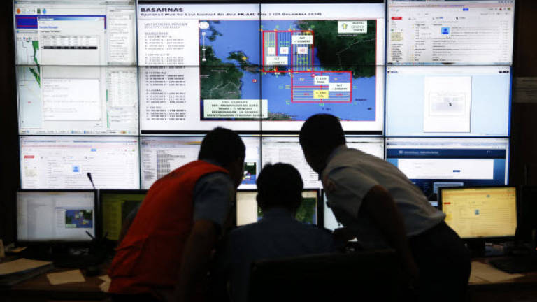 Indonesia hunts for missing jet believed 'at bottom of sea'