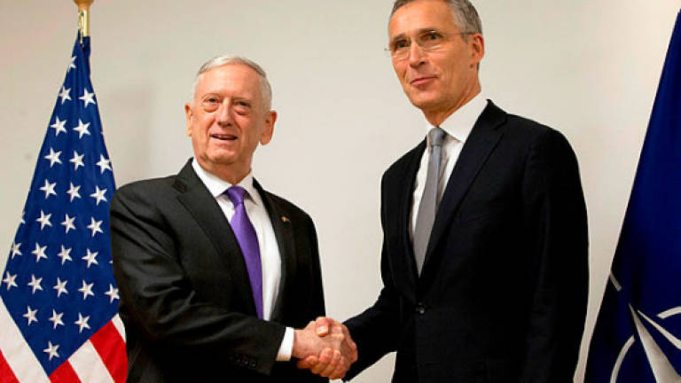 US defence chief meets Nato to discuss IS, Afghanistan