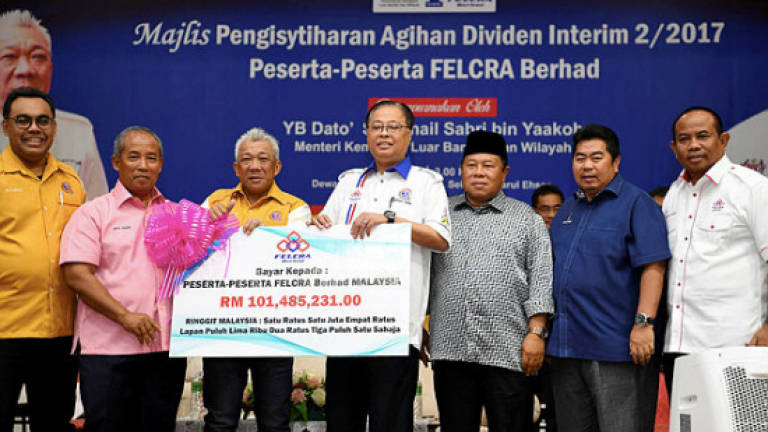 Felcra disburses RM101.48m dividend to 70,856 settlers