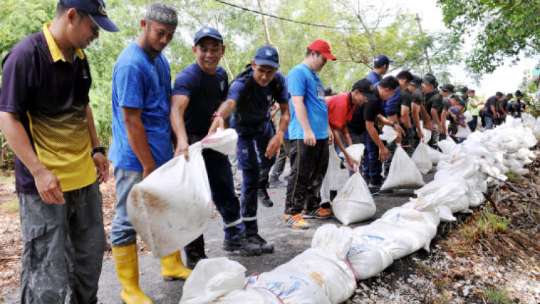 High tide: Residents in Selangor coastal areas told not to panic