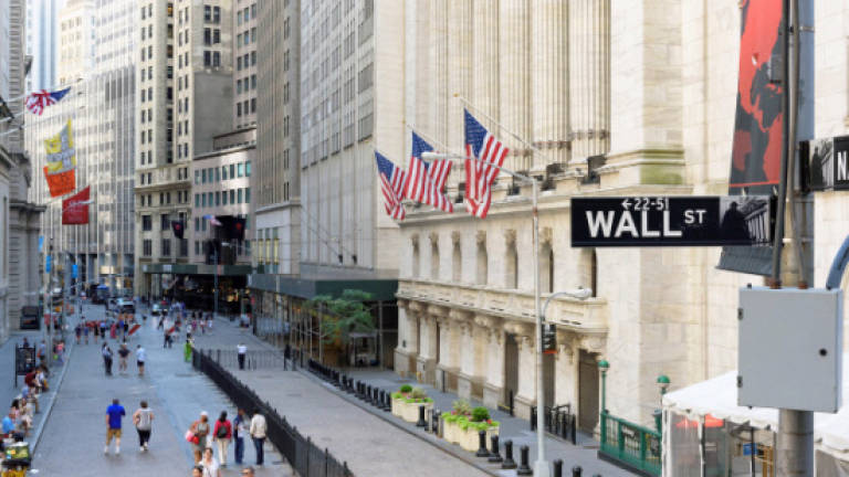 Wall Street sees split finish amid energy dip, political uncertainty