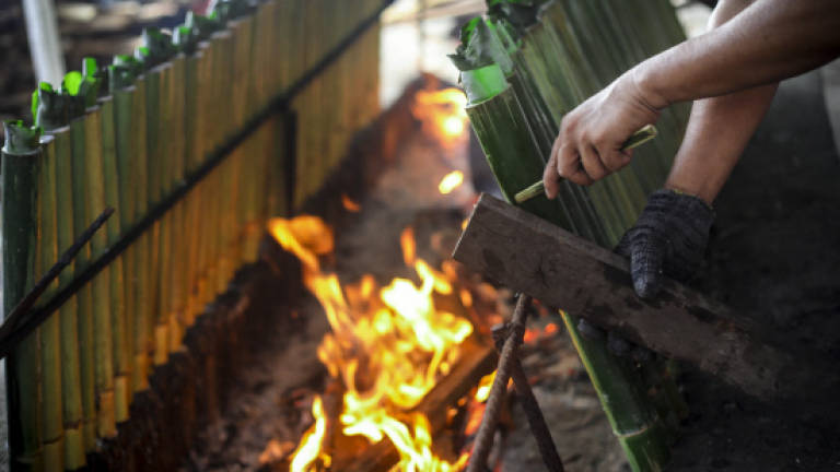 Continuing the legacy of cooking lemang for Aidilfitri