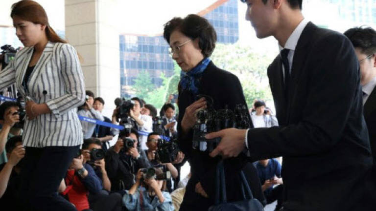 Police seek arrest of Korean Air 'nut rage' matriarch