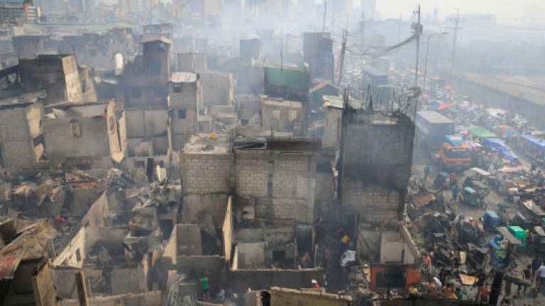 Fire engulfs Philippine slum, thousands homeless