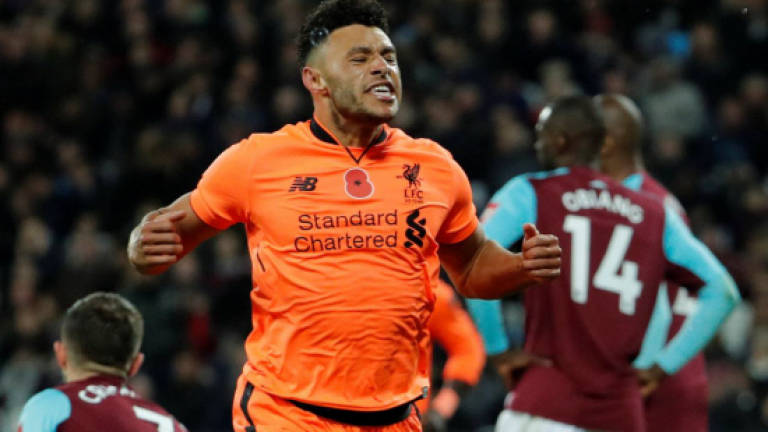 Liverpool star Oxlade-Chamberlain 'likely to miss whole season'
