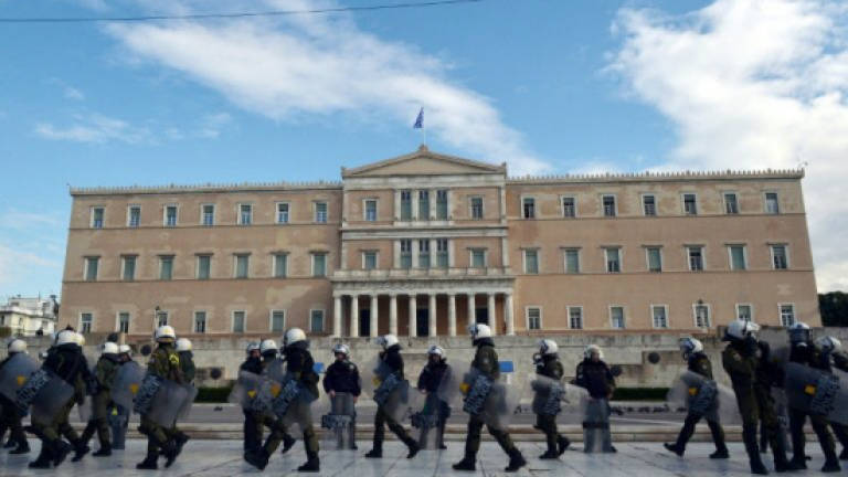 Greek police detonate bomb outside ministry