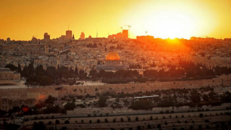 HRW says Israel stripping Palestinians of Jerusalem residency 'war crime'