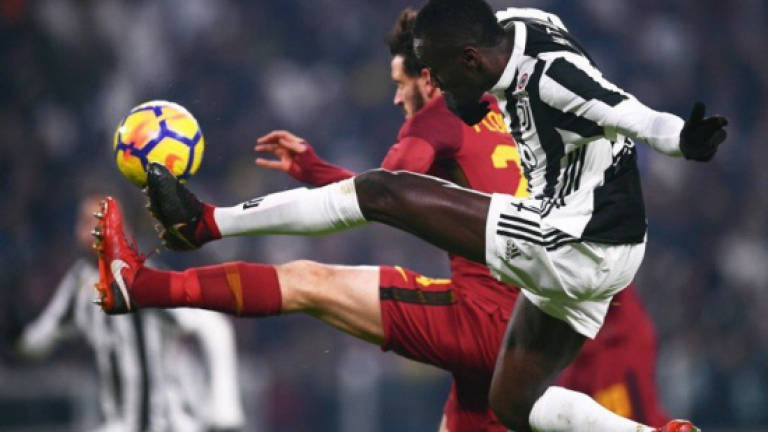 Juventus keep pressure on Napoli in Serie A