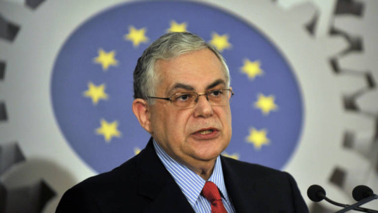 Ex-Greek PM Papademos hurt in car blast