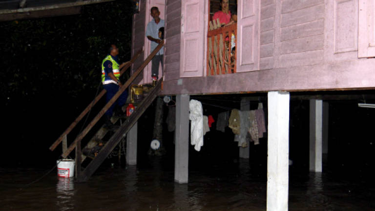Flash floods hit several areas in Kubang Pasu