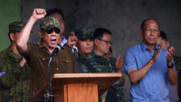 Philippines' Duterte set for drug war backing at summit