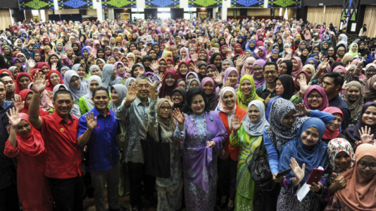 Rosmah calls on more female undergraduates to take up stem