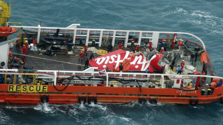 Flight data recorder retrieved from crashed AirAsia jet