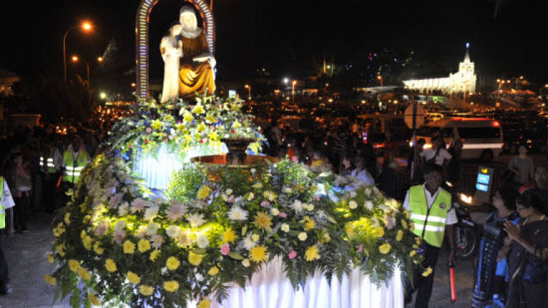 Thousands at St Anne feast in Bkt Mertajam, Port Klang