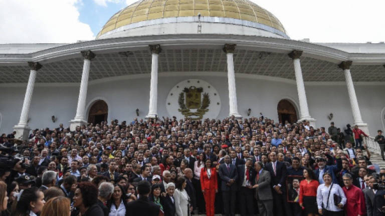 New assembly dividing Venezuela begins work
